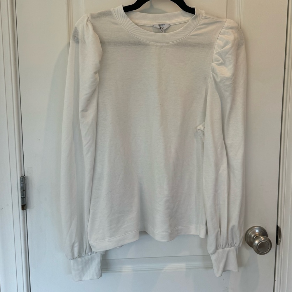 Crown & Ivy Classic White Top